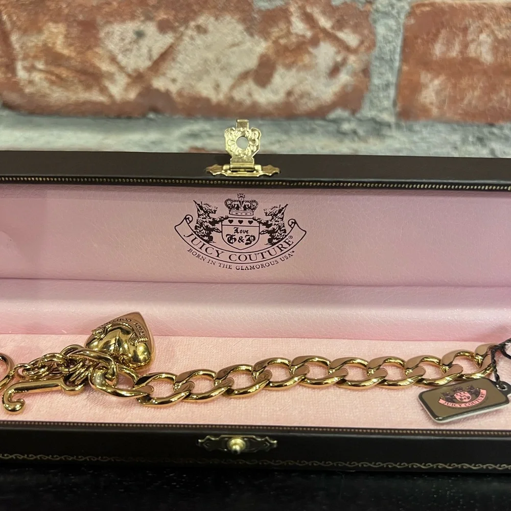 NWT. Vintage Juicy Couture Gold Charm Bracelet. - Picture 2 of 3